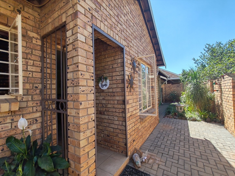 3 Bedroom Property for Sale in Annlin Gauteng