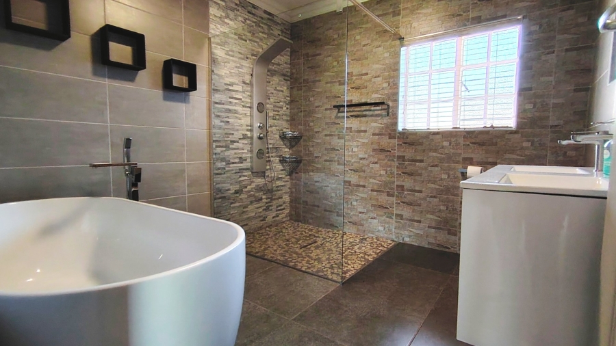 Commercial Property for Sale in Boltonwold Gauteng