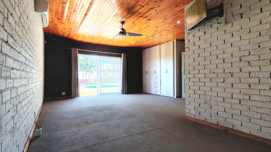 Commercial Property for Sale in Boltonwold Gauteng