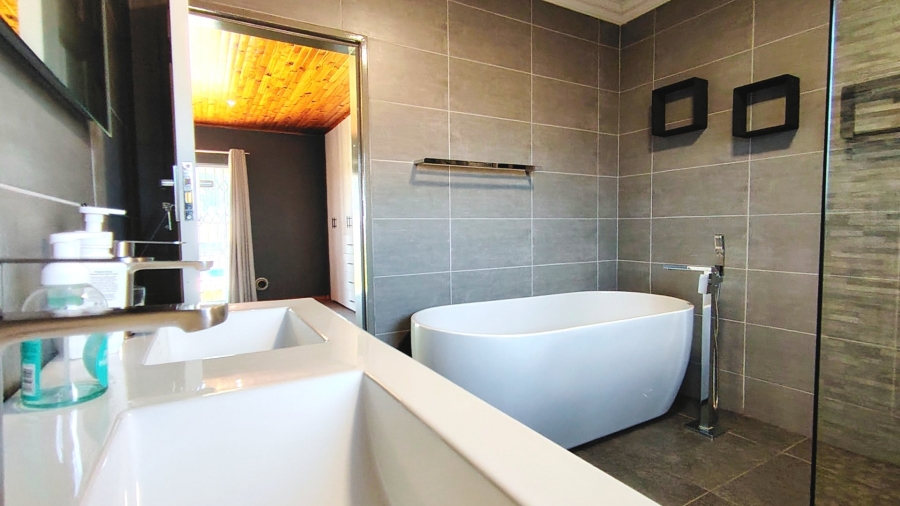 Commercial Property for Sale in Boltonwold Gauteng