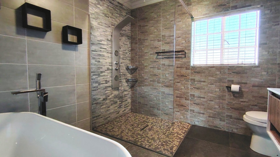 Commercial Property for Sale in Boltonwold Gauteng