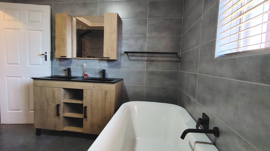 Commercial Property for Sale in Boltonwold Gauteng