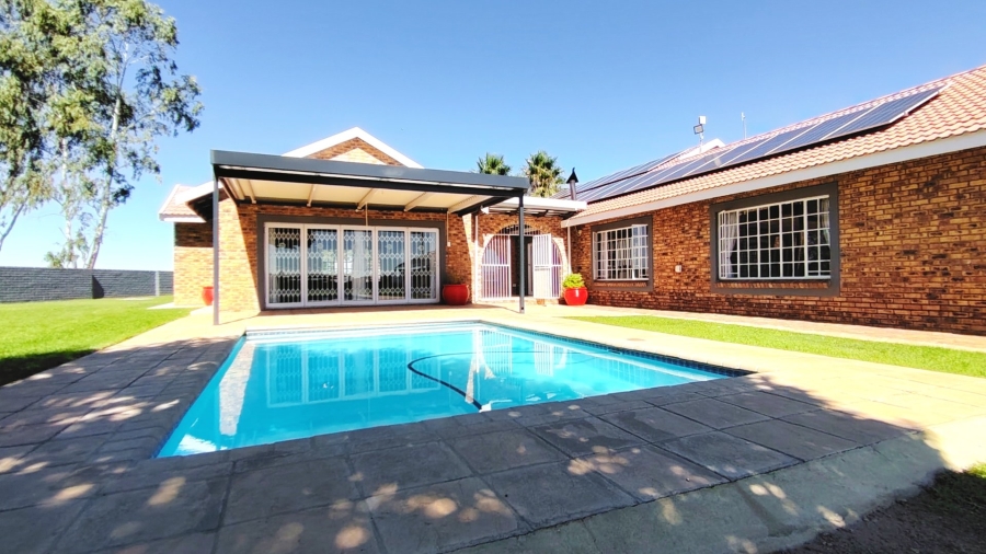 Commercial Property for Sale in Boltonwold Gauteng