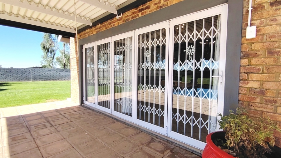 Commercial Property for Sale in Boltonwold Gauteng