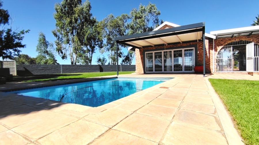 Commercial Property for Sale in Boltonwold Gauteng