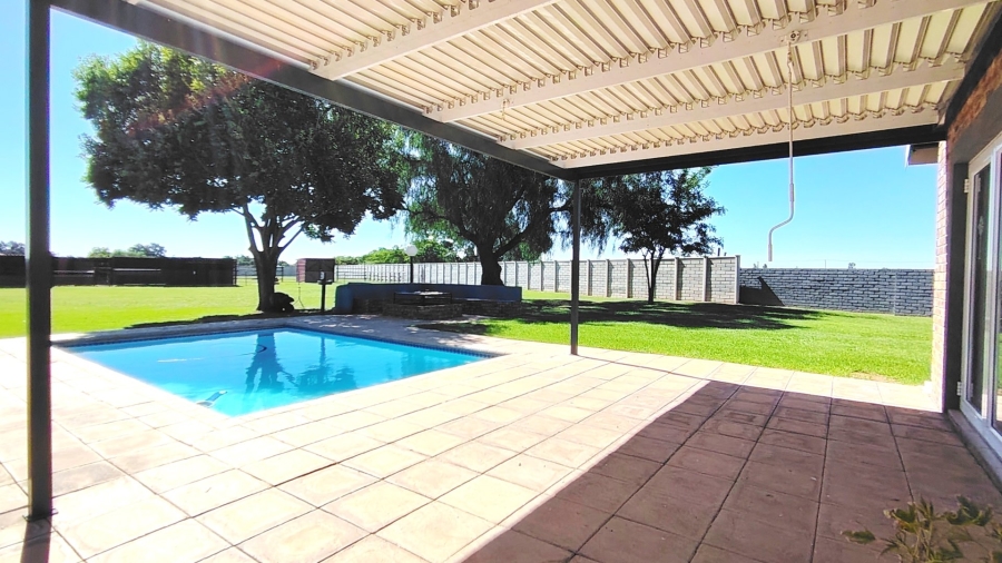 Commercial Property for Sale in Boltonwold Gauteng