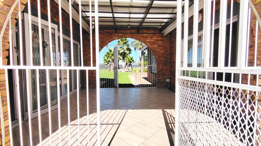 Commercial Property for Sale in Boltonwold Gauteng