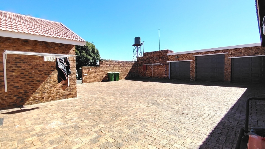 Commercial Property for Sale in Boltonwold Gauteng