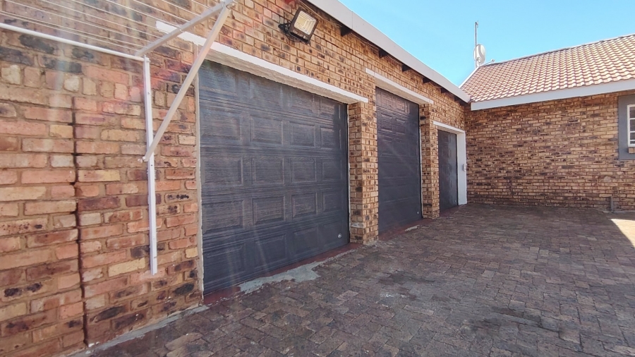 Commercial Property for Sale in Boltonwold Gauteng