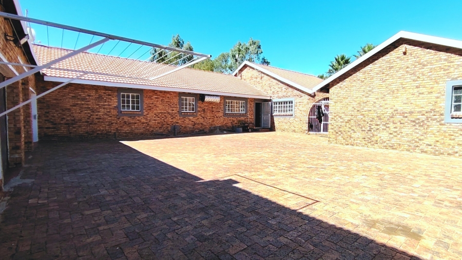 Commercial Property for Sale in Boltonwold Gauteng