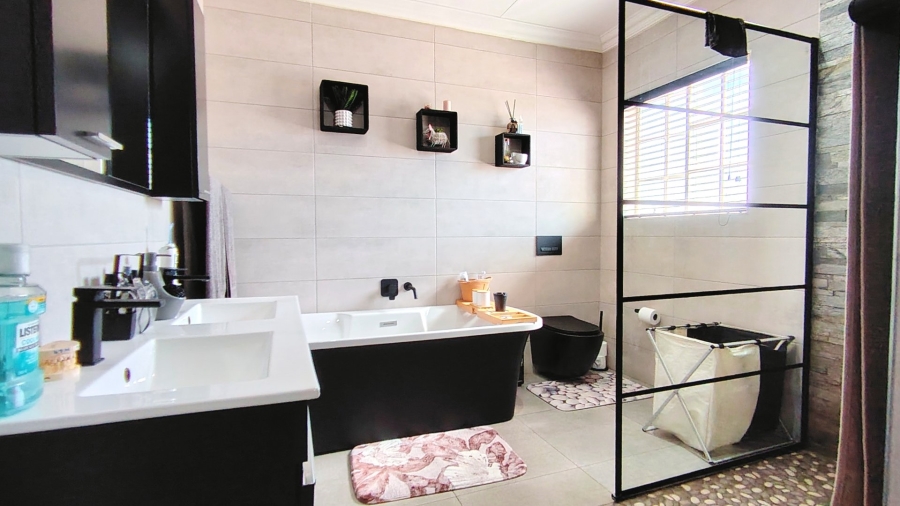 Commercial Property for Sale in Boltonwold Gauteng