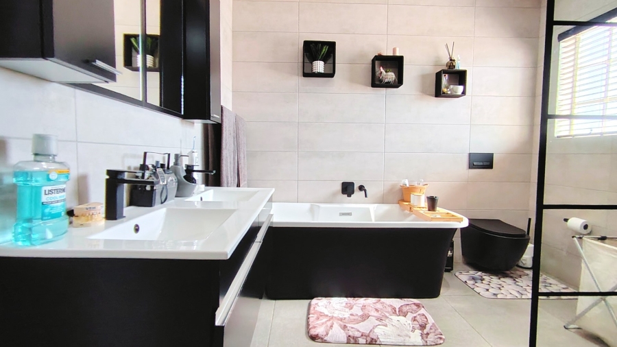 Commercial Property for Sale in Boltonwold Gauteng