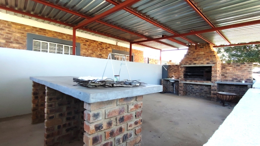 Commercial Property for Sale in Boltonwold Gauteng