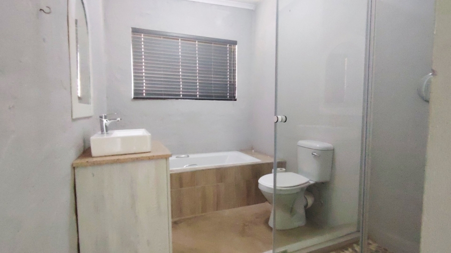 Commercial Property for Sale in Boltonwold Gauteng