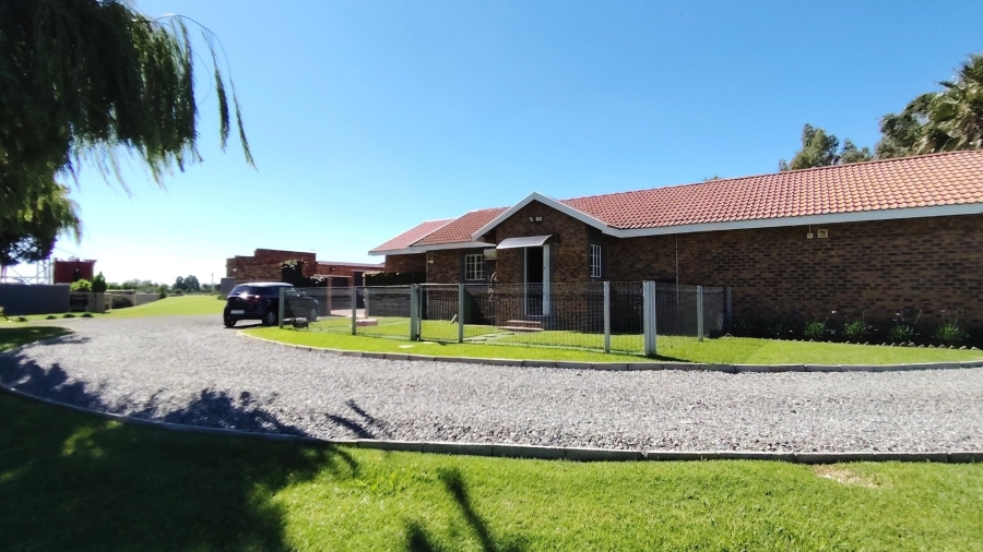 Commercial Property for Sale in Boltonwold Gauteng