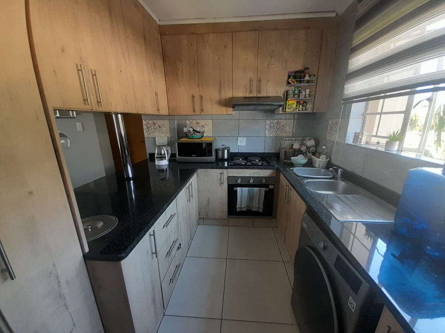 2 Bedroom Property for Sale in Meredale Gauteng