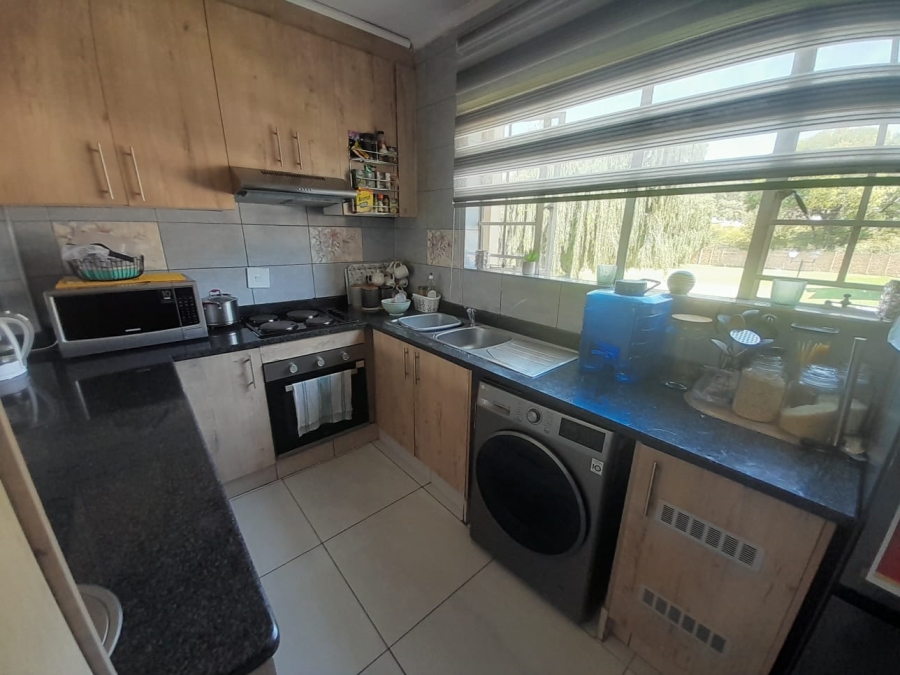 2 Bedroom Property for Sale in Meredale Gauteng