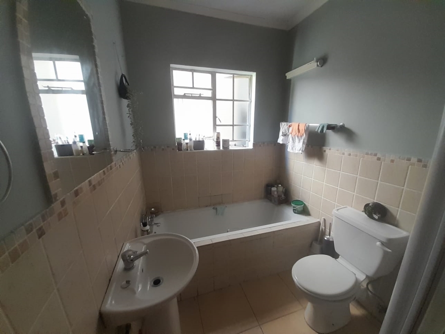 2 Bedroom Property for Sale in Meredale Gauteng
