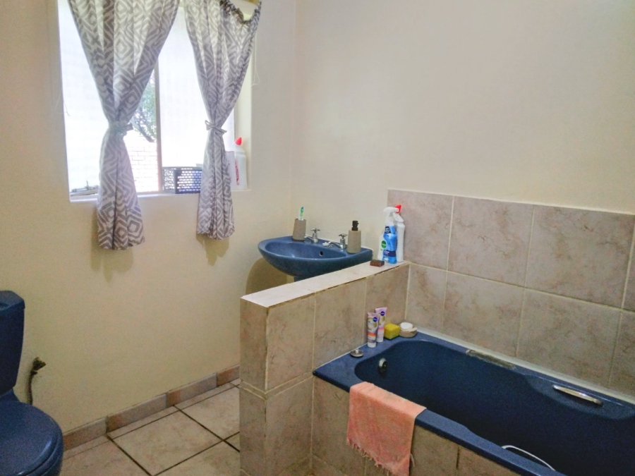 To Let 1 Bedroom Property for Rent in Glen Austin Gauteng