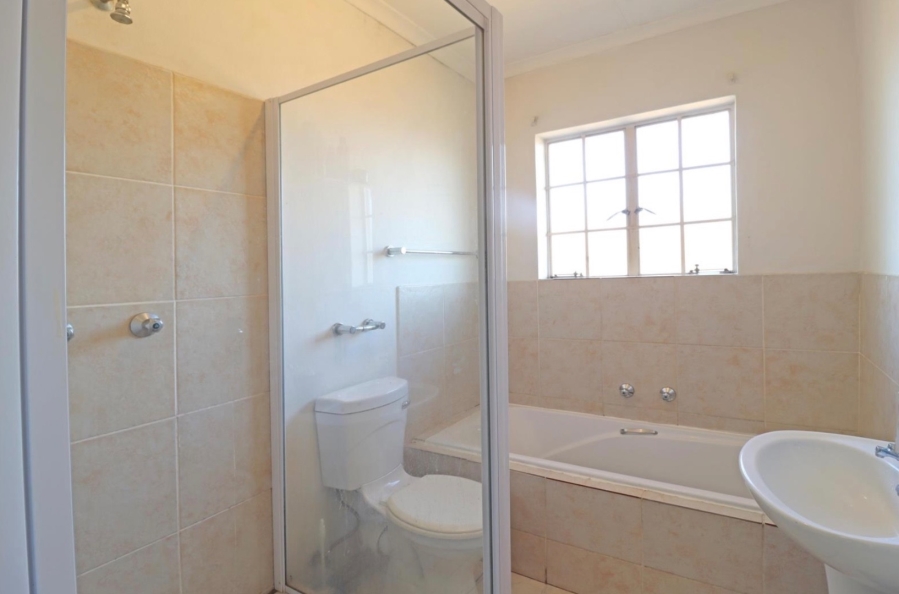 3 Bedroom Property for Sale in Rooihuiskraal Gauteng