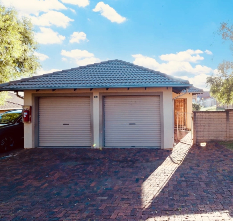 3 Bedroom Property for Sale in Rooihuiskraal Gauteng