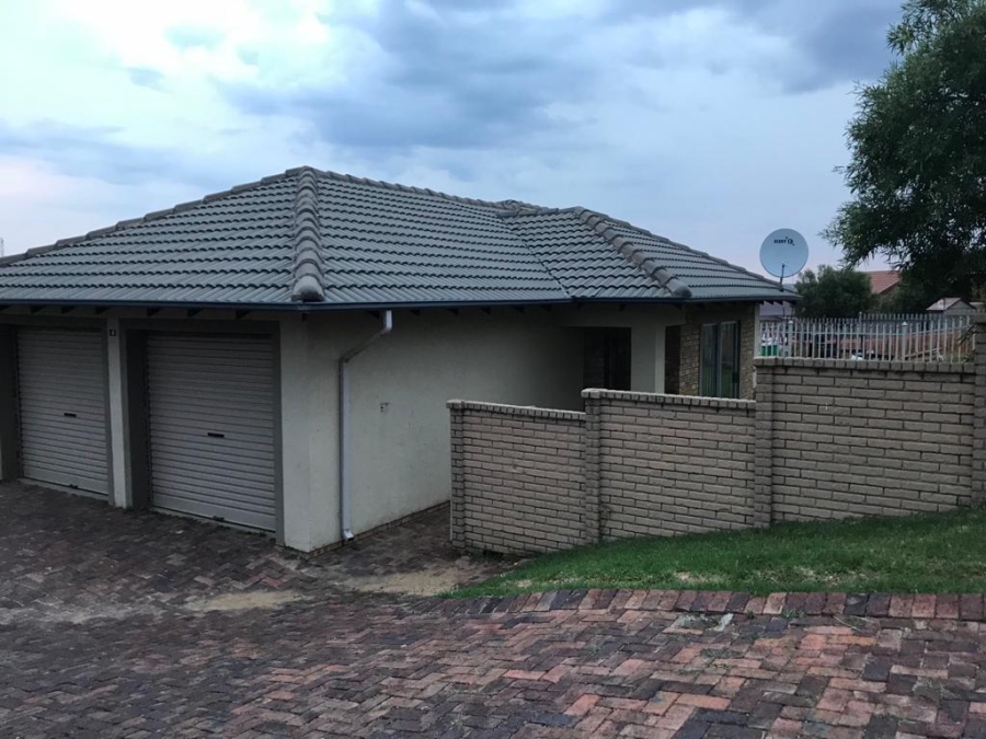3 Bedroom Property for Sale in Kosmosdal Gauteng