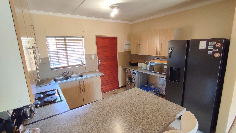 3 Bedroom Property for Sale in Monavoni Gauteng
