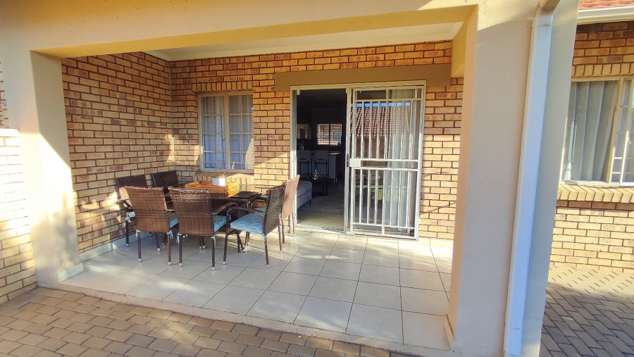 3 Bedroom Property for Sale in Monavoni Gauteng