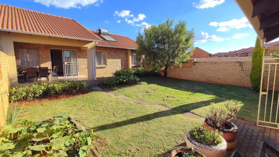 3 Bedroom Property for Sale in Monavoni Gauteng