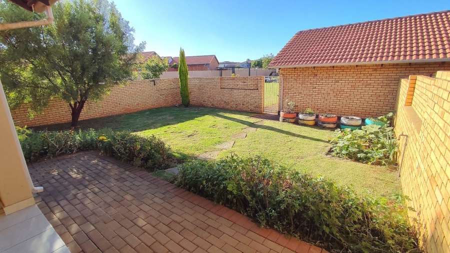 3 Bedroom Property for Sale in Monavoni Gauteng
