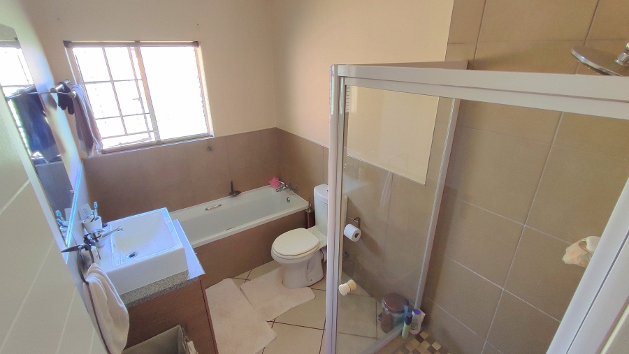 3 Bedroom Property for Sale in Monavoni Gauteng