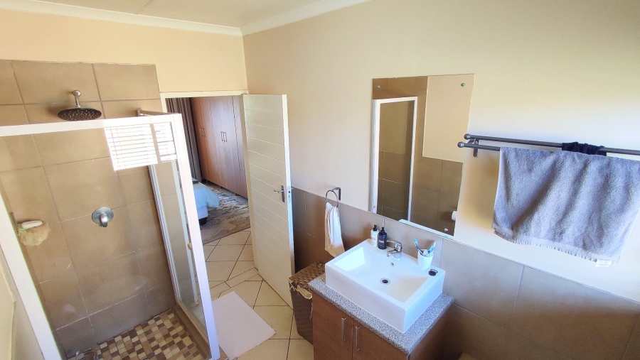 3 Bedroom Property for Sale in Monavoni Gauteng