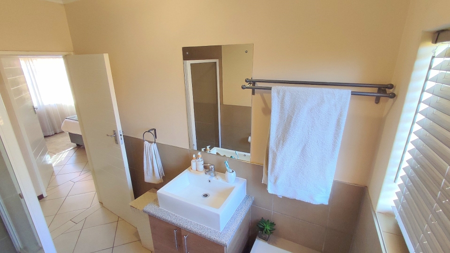 3 Bedroom Property for Sale in Monavoni Gauteng