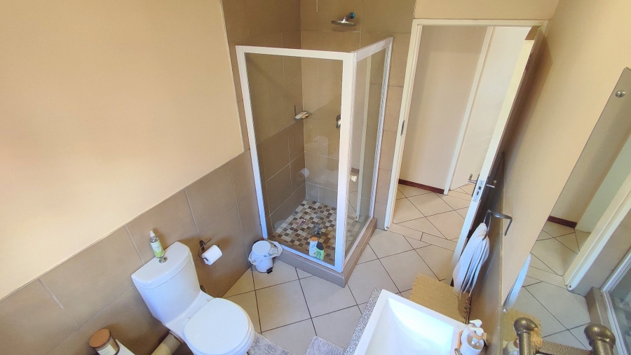 3 Bedroom Property for Sale in Monavoni Gauteng