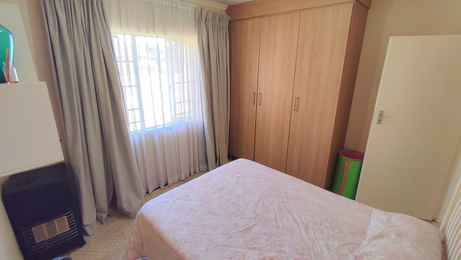 3 Bedroom Property for Sale in Monavoni Gauteng