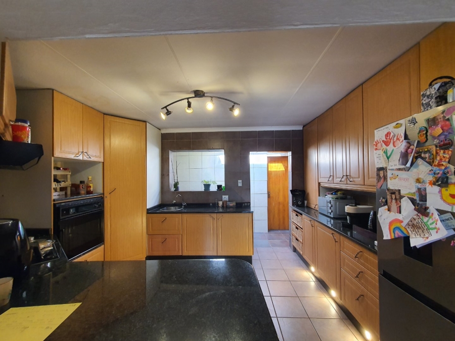 To Let 2 Bedroom Property for Rent in Douglasdale Gauteng