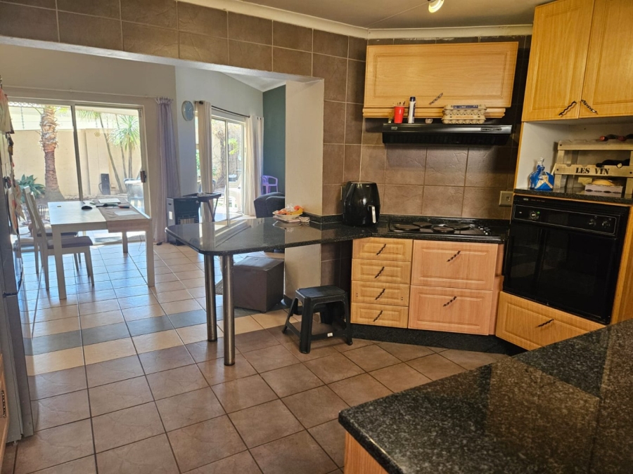 To Let 2 Bedroom Property for Rent in Douglasdale Gauteng
