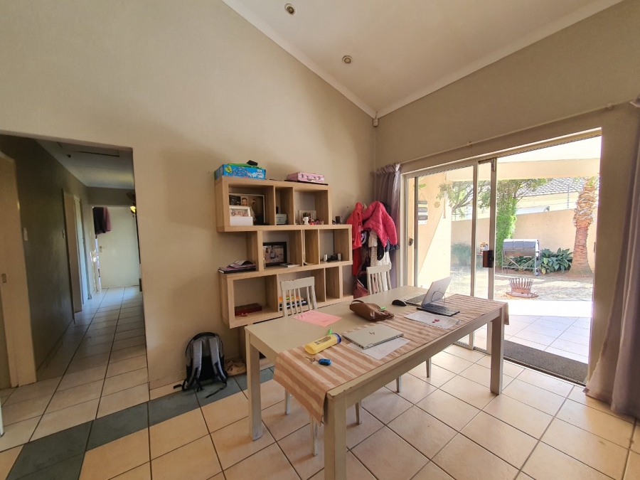 To Let 2 Bedroom Property for Rent in Douglasdale Gauteng