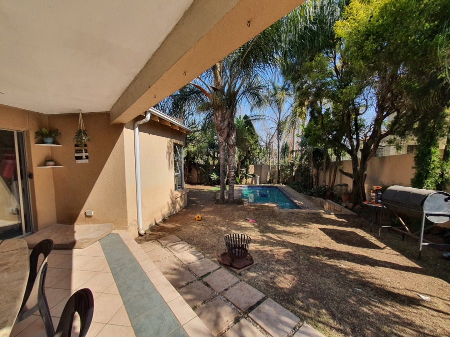 To Let 2 Bedroom Property for Rent in Douglasdale Gauteng