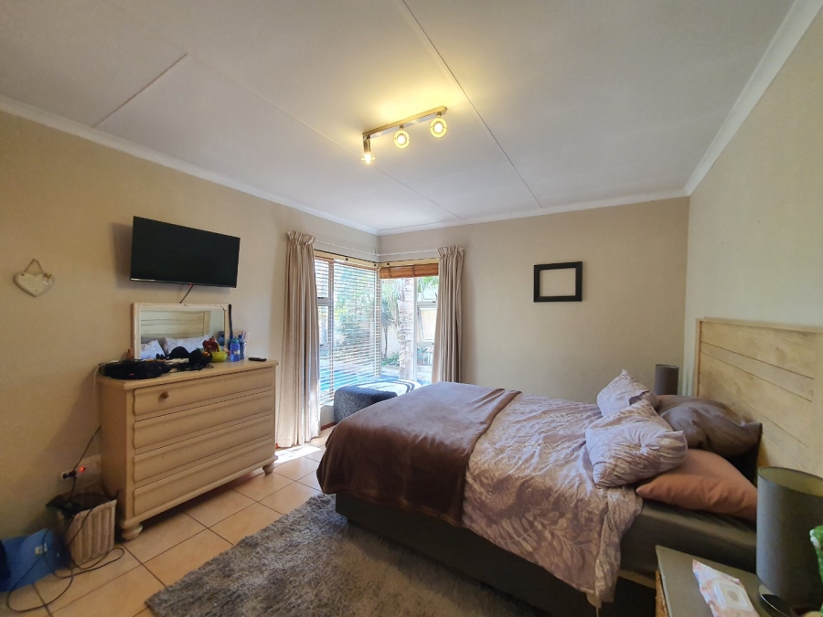 To Let 2 Bedroom Property for Rent in Douglasdale Gauteng