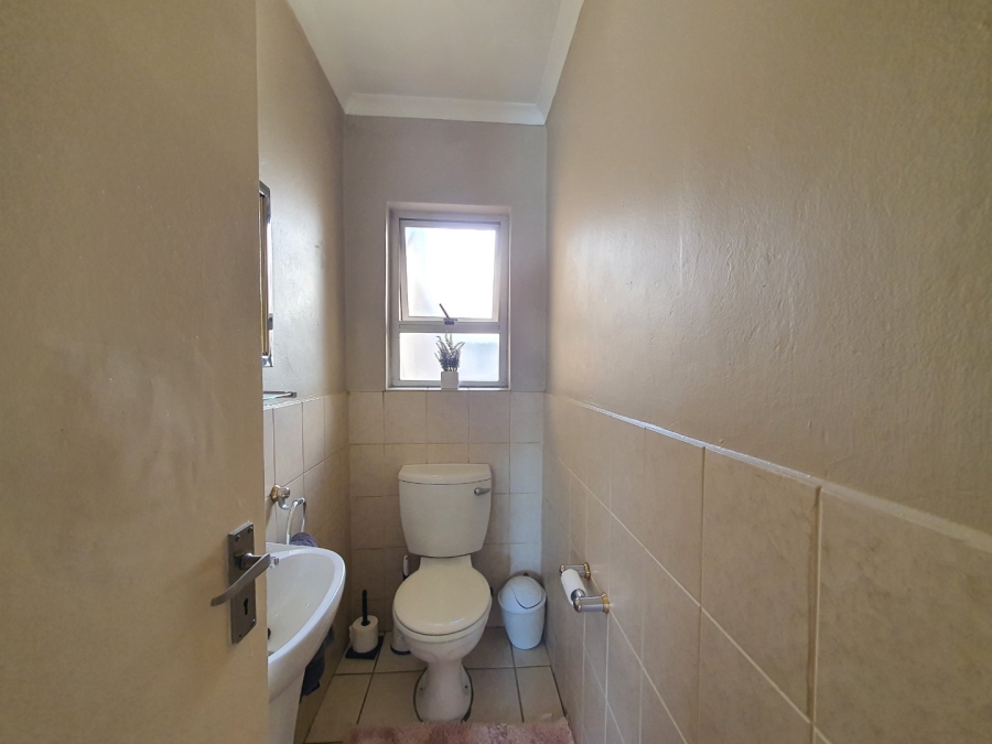 To Let 2 Bedroom Property for Rent in Douglasdale Gauteng
