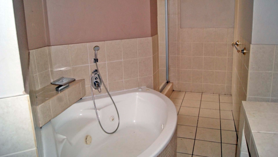 To Let 2 Bedroom Property for Rent in Douglasdale Gauteng