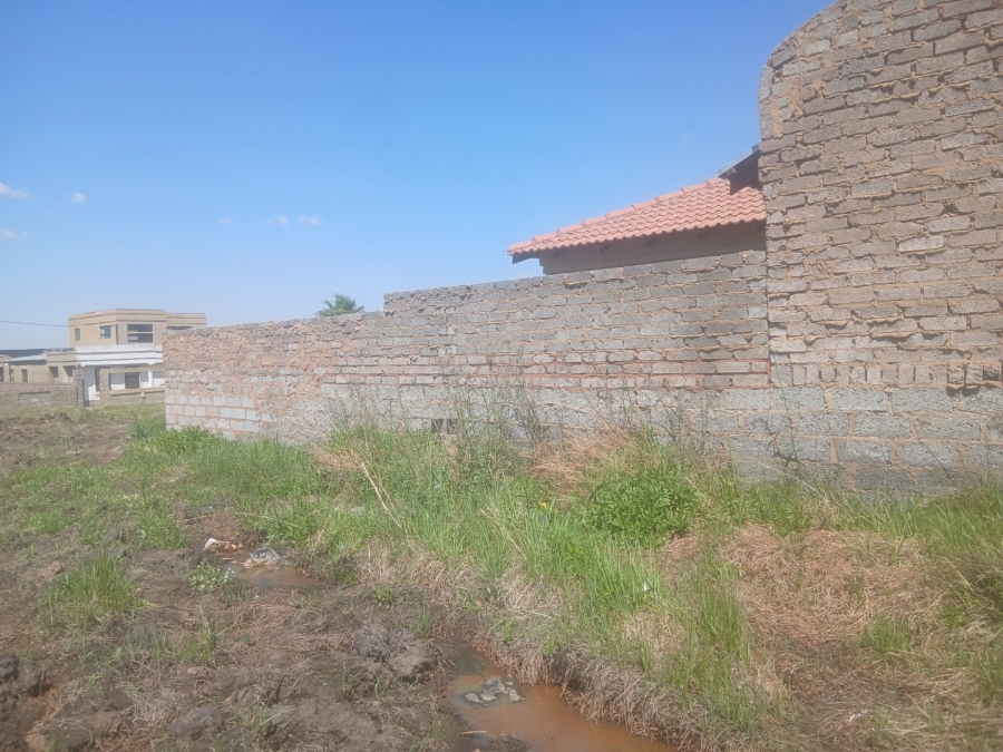  Bedroom Property for Sale in Mohlakeng Gauteng