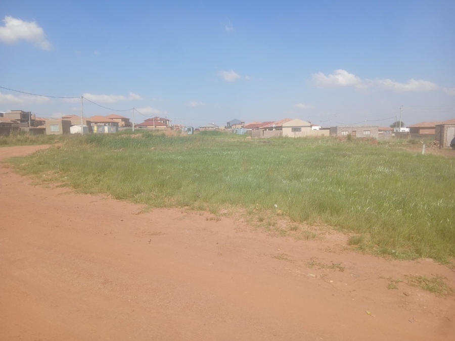  Bedroom Property for Sale in Mohlakeng Gauteng