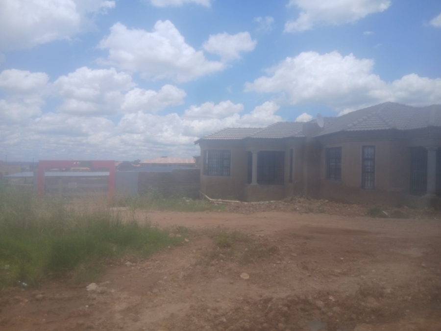  Bedroom Property for Sale in Mohlakeng Gauteng