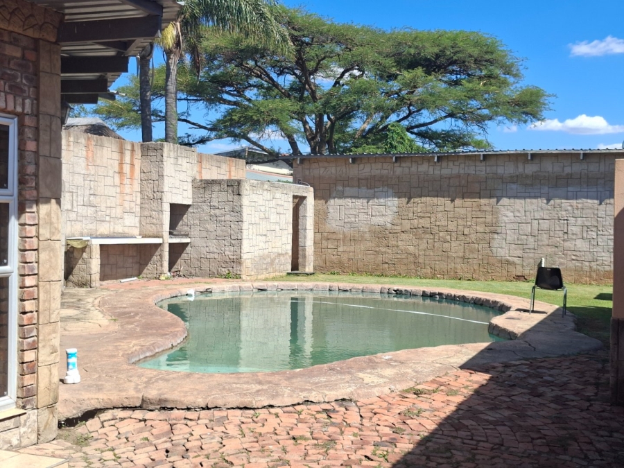  Bedroom Property for Sale in Booysens Gauteng