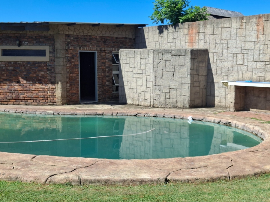  Bedroom Property for Sale in Booysens Gauteng
