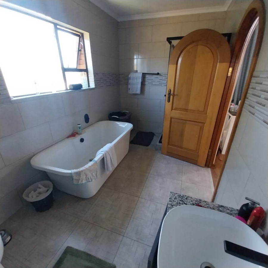 5 Bedroom Property for Sale in Sunward Park Gauteng