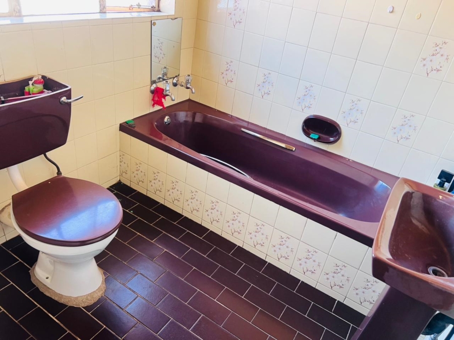 5 Bedroom Property for Sale in Naturena Gauteng