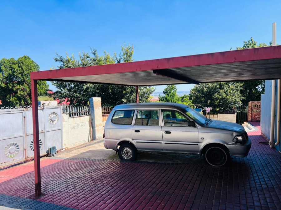 5 Bedroom Property for Sale in Naturena Gauteng